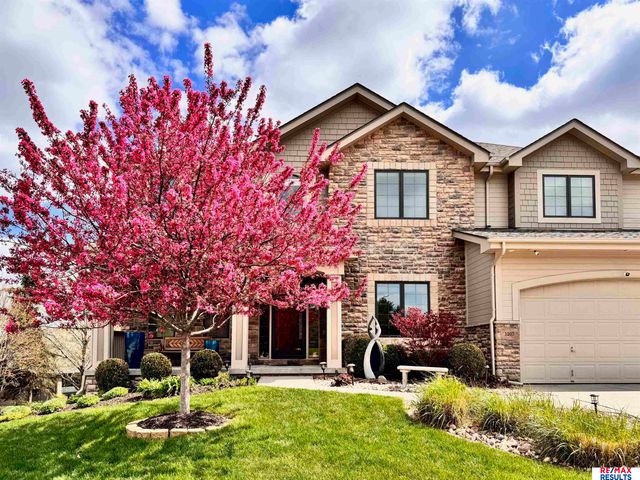 1207 S 195 Street, Omaha, NE 68130
