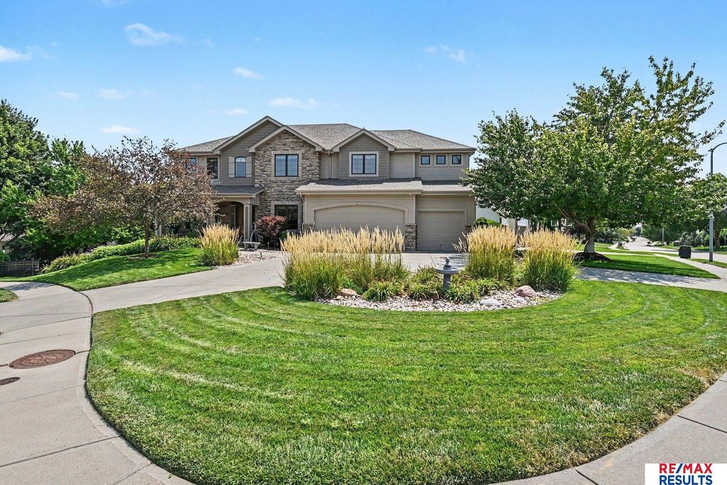 1207 S 195 Street, Omaha, NE 68130