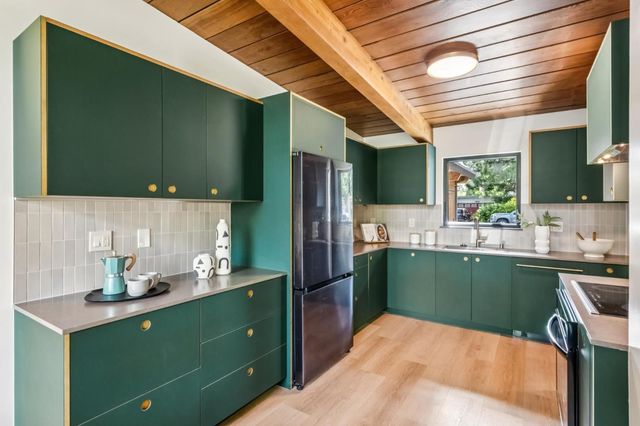 748 Kendall Avenue, Palo Alto, CA 94306