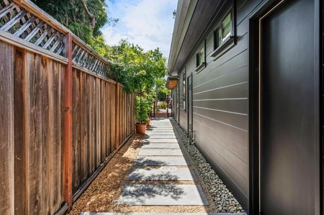 748 Kendall Avenue, Palo Alto, CA 94306