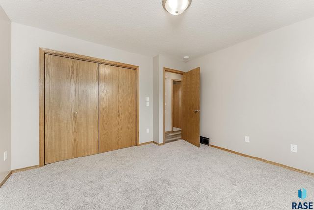 4312 S Bedford Ave, Sioux Falls, SD 57103