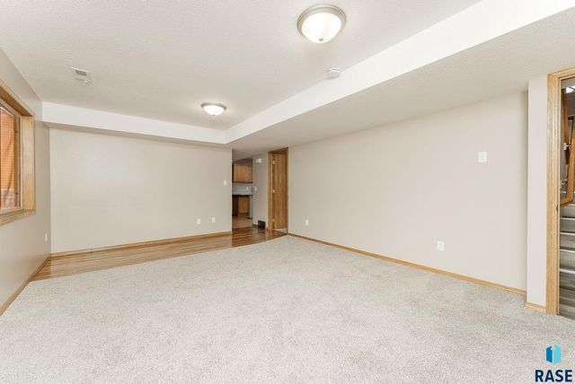 4312 S Bedford Ave, Sioux Falls, SD 57103