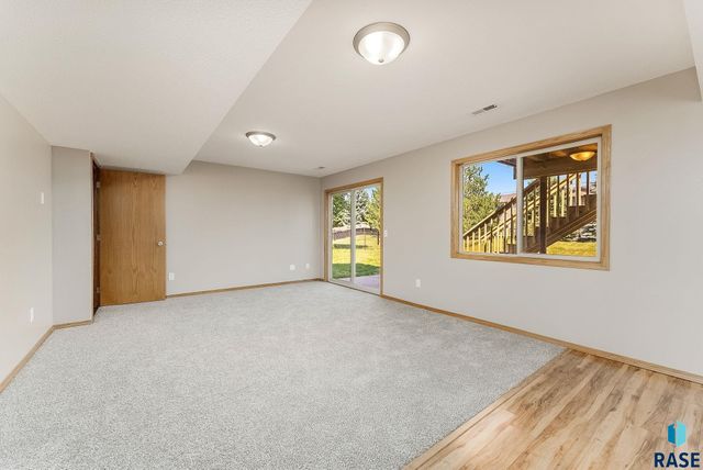 4312 S Bedford Ave, Sioux Falls, SD 57103