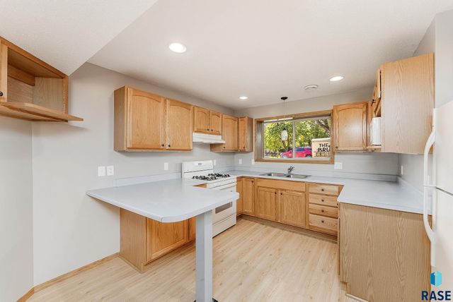 4312 S Bedford Ave, Sioux Falls, SD 57103