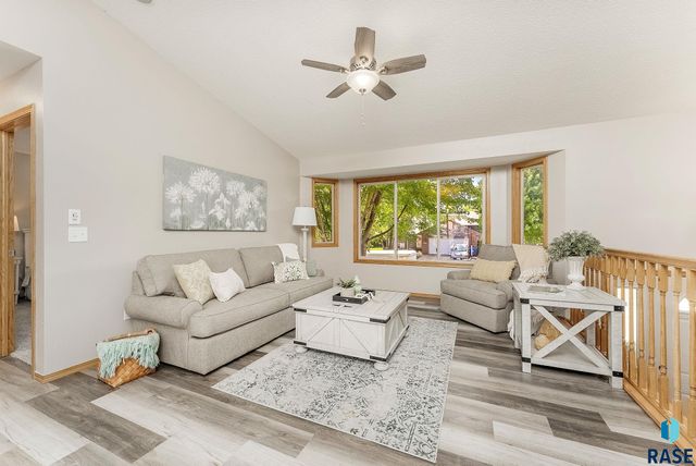 4312 S Bedford Ave, Sioux Falls, SD 57103