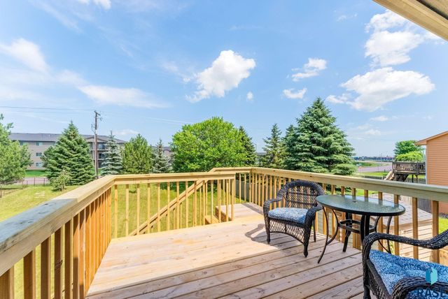 4312 S Bedford Ave, Sioux Falls, SD 57103