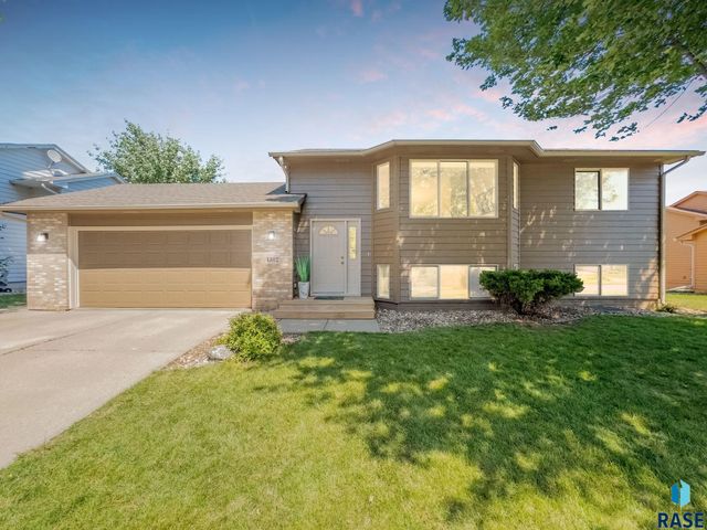 4312 S Bedford Ave, Sioux Falls, SD 57103