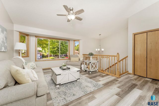 4312 S Bedford Ave, Sioux Falls, SD 57103