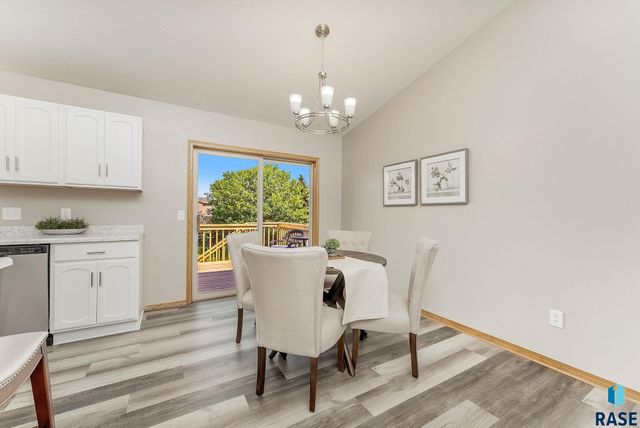 4312 S Bedford Ave, Sioux Falls, SD 57103