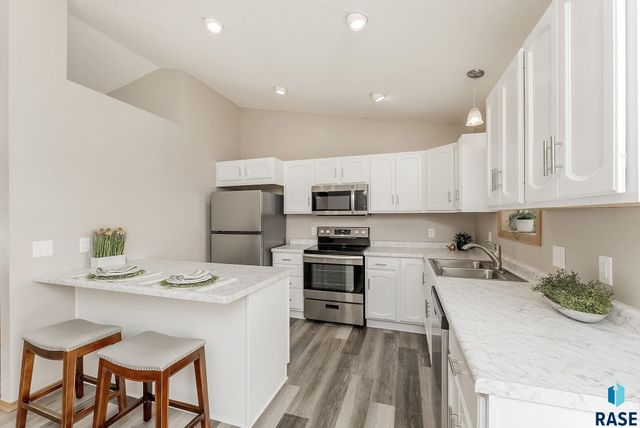 4312 S Bedford Ave, Sioux Falls, SD 57103