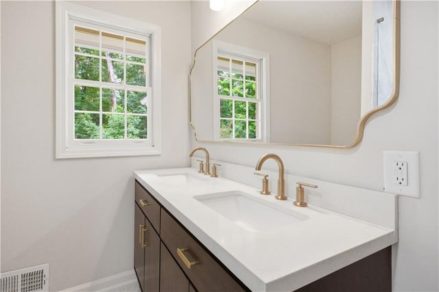 1180 Lakeshore Circle, Gainesville, GA 30501