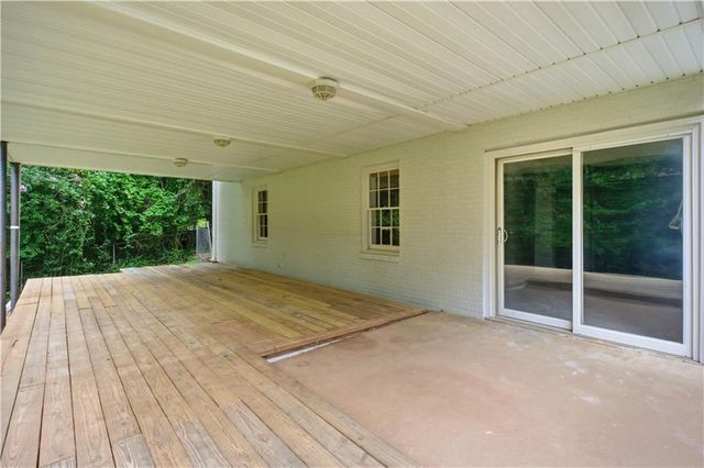 1180 Lakeshore Circle, Gainesville, GA 30501