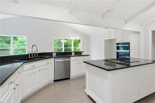1180 Lakeshore Circle, Gainesville, GA 30501
