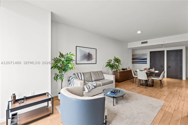 398 NE 5th St 2118, Miami, FL 33132
