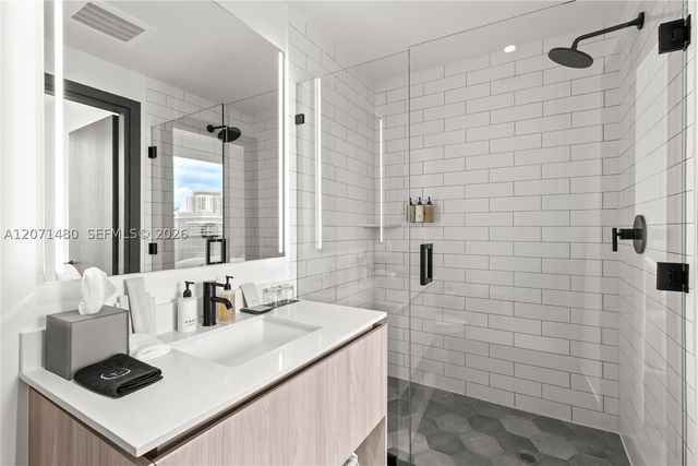 398 NE 5th St 2118, Miami, FL 33132