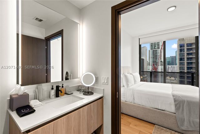 398 NE 5th St 2118, Miami, FL 33132
