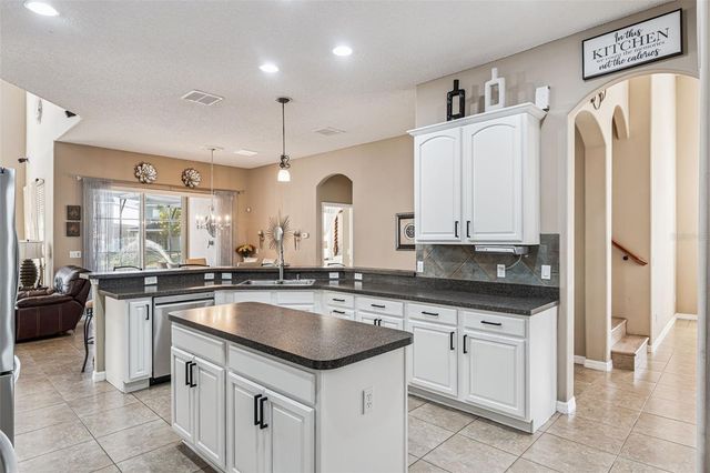 2018 CEDAR PARK LANE, Orlando, FL 32824