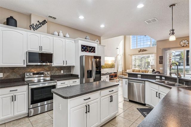 2018 CEDAR PARK LANE, Orlando, FL 32824