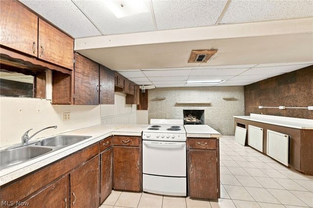 71 23rd Street NW, Barberton, OH 44203