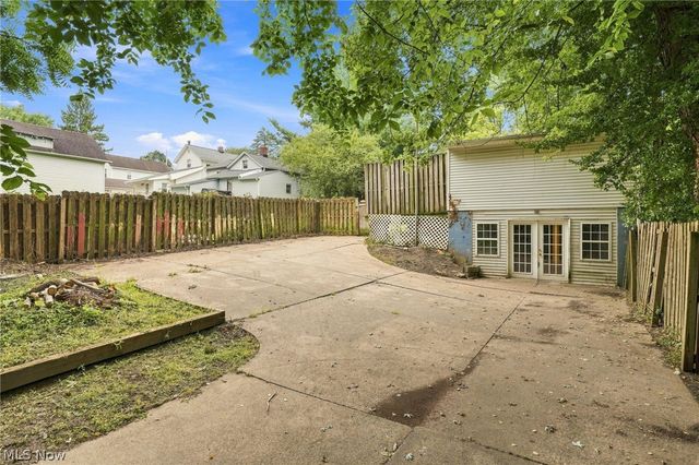 71 23rd Street NW, Barberton, OH 44203
