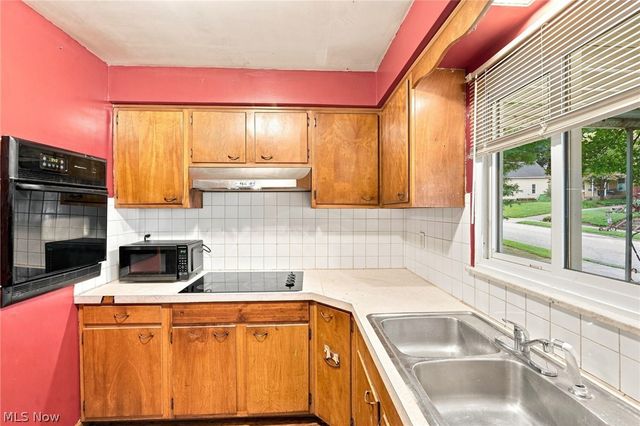 71 23rd Street NW, Barberton, OH 44203