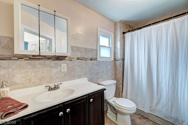 64 Norwood St, Newark City, NJ 07106