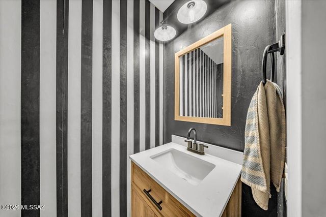 10652 S Silverbluff Drive, Vail, AZ 85641