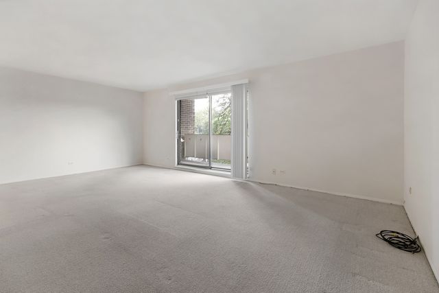 850 Wellington Avenue 311, Elk Grove Village, IL 60007