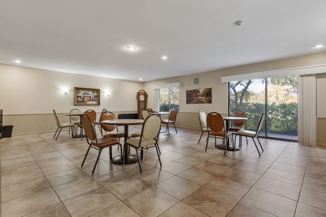 850 Wellington Avenue 311, Elk Grove Village, IL 60007