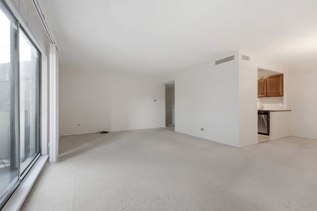 850 Wellington Avenue 311, Elk Grove Village, IL 60007