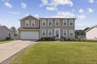 1176 Summerset Drive, Grand Blanc, MI 48439