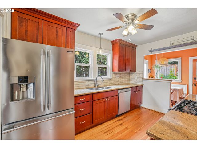 4118 Ne SENATE St, Portland, OR 97232