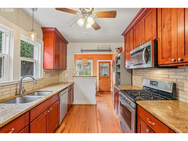 4118 Ne SENATE St, Portland, OR 97232