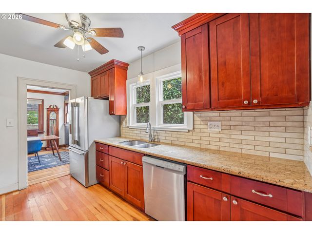 4118 Ne SENATE St, Portland, OR 97232