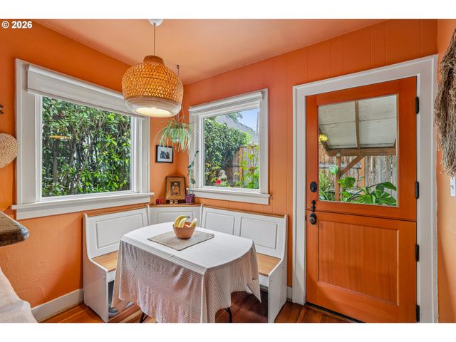 4118 Ne SENATE St, Portland, OR 97232