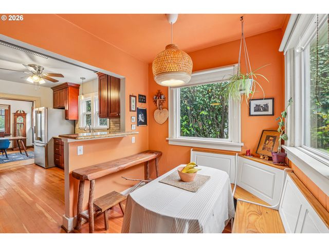 4118 Ne SENATE St, Portland, OR 97232