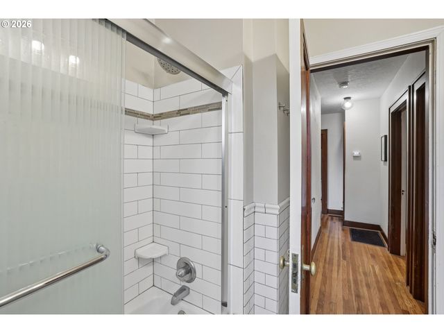 4118 Ne SENATE St, Portland, OR 97232