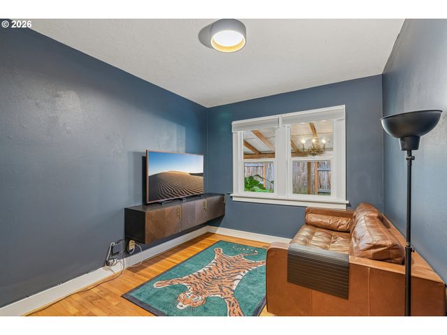 4118 Ne SENATE St, Portland, OR 97232