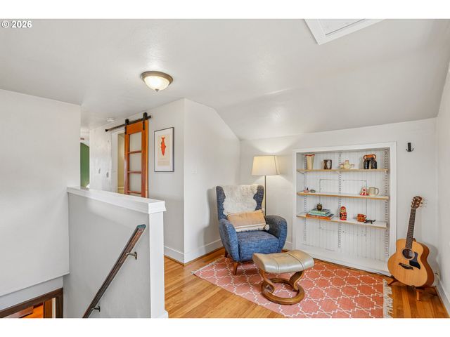 4118 Ne SENATE St, Portland, OR 97232