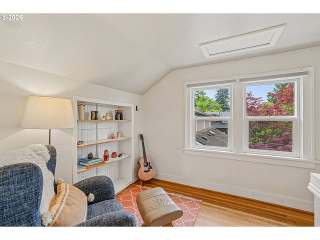 4118 Ne SENATE St, Portland, OR 97232