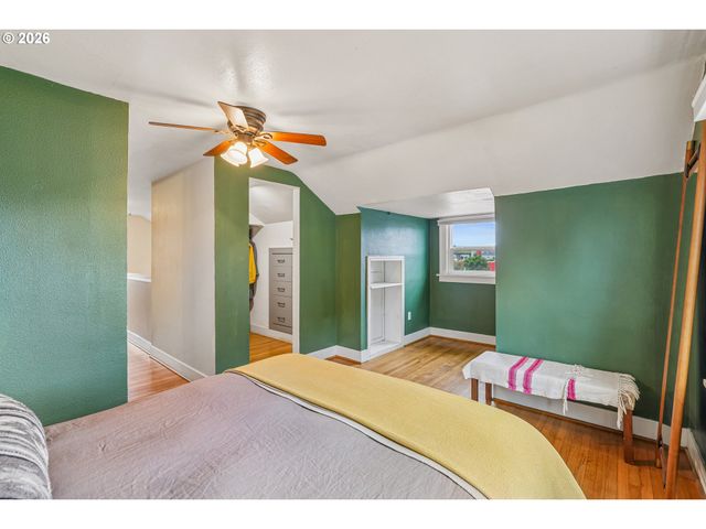 4118 Ne SENATE St, Portland, OR 97232