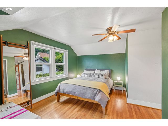 4118 Ne SENATE St, Portland, OR 97232