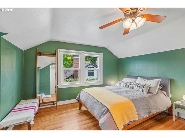 4118 Ne SENATE St, Portland, OR 97232