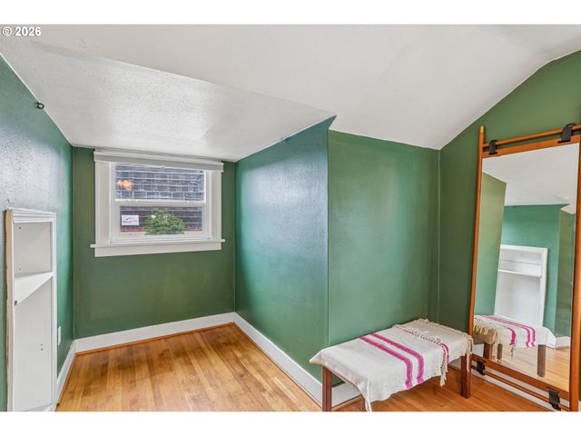 4118 Ne SENATE St, Portland, OR 97232