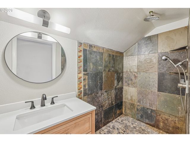 4118 Ne SENATE St, Portland, OR 97232