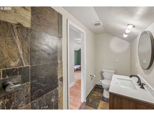 4118 Ne SENATE St, Portland, OR 97232
