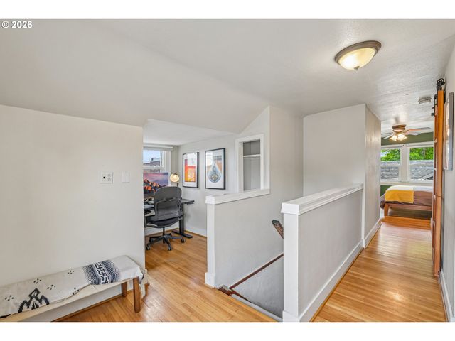 4118 Ne SENATE St, Portland, OR 97232