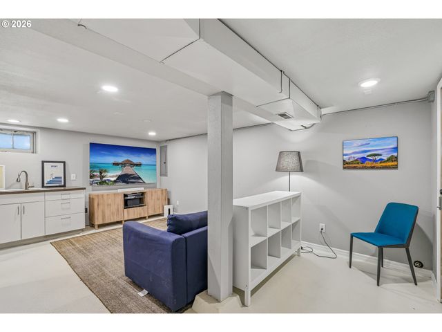 4118 Ne SENATE St, Portland, OR 97232