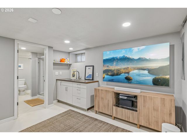 4118 Ne SENATE St, Portland, OR 97232