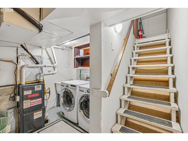 4118 Ne SENATE St, Portland, OR 97232